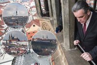 Stověžatá Praha na 7 000 fotkách. Najdete ze špičky Staroměstské radnice svou střechu?
