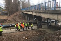 Začalo bourání mostu v Kladně: Výpadovka na Prahu je do listopadu odříznutá
