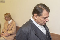 Soud manželů Paroubkových: Jiří vytasil šokující slova o dceři! Petra ze soudní síně utekla!