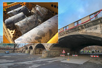 Průzkumné vrty odhalily skutečný stav Hlávkova mostu. O víkendu ho zatíží plně naložené náklaďáky