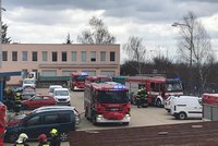 Poplach v Jinonicích: Hořelo v administrativní budově, hasiči požár rychle zlikvidovali