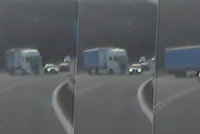 Smrtelně nebezpečný manévr u Jablonce: Polský kamioňák strhl volant do protisměru. Ohrozil dvě auta