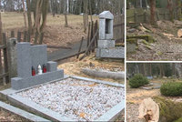 Vandalové poničili dětský hřbitov. Na hrobech pálili větve