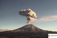 Děsivá exploze sopky Popocatépetl: Žhavé kameny létaly kilometry daleko
