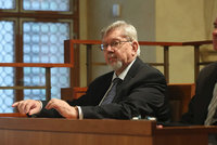 Zemanova favorita na ústavního soudce odmítli. Gerloch dostal v Senátu jen 19 hlasů