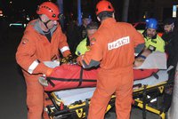 Zahučel do výtahové šachty na Vinohradech: Zraněného mladíka z hlubin vytáhli hasiči