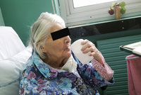 Božena (†95) zemřela v domově důchodců: Na sanitku čekala 2,5 hodiny!