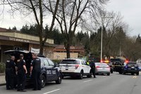 Šílenec střílel v Seattlu po autech. Dva lidi zabil, další vážně zranil