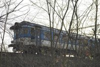 Vlak na Černém Mostě usmrtil ženu, druhá zázrakem přežila: Provoz byl zastaven