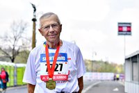 Nejstarší běžec půlmaratonu Jiří (81): »Běhám teď od manželky,« říká s nadsázkou