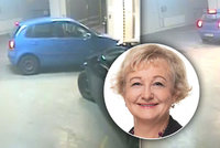 Neváhej a bourej! Místostarostka z Ostravy se při vyjíždění netrefila autem do vrat garáže