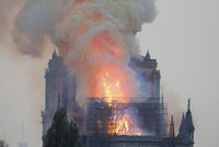 Obří požár katedrály Notre-Dame má viníka. Policie ukázala na elektrický zkrat