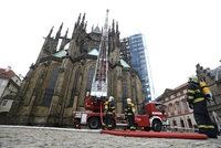 ŽIVĚ z Chrámu sv. Víta: Hrozí ohnivé peklo i nejslavnější katedrále Česka? Takhle se chrání proti požáru!