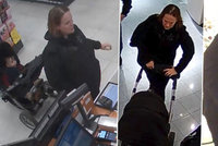 Nakupuje za cizí: Policisté pátrají po mamince, která obráží obchody s odcizenou platební kartou