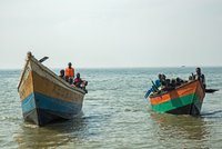 Po potopení lodi na jezeře pohřešují 150 lidí. Záchranáři v Kongu vytahují mrtvé