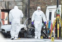 „Nové pokolení teroristů.“ Po vraždě novinářky zadrželi dva mladíky v Severním Irsku