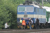 Na Trutnovsku nepřežil řidič auta srážku s vlakem