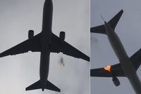 Boeingu vzplál za letu jeden motor: Pasažéři v panice bezmocně čekali na nejhorší