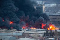 V Rusku hořela továrna na rakety: Ničivý požár byl vidět zdaleka