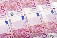 Nepoctivou uklizečku čeká 18 měsíců v base: Ztopila prkenici napěchovanou eury