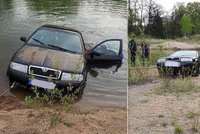 Hasiči lovili auto z rybníka: Řidič (18) ani spolujezdkyně nevysvětlili, jak se tam dostalo