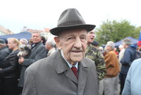 Stíhání Jakeše (97) a Štrougala (95) za vraždy uprchlíků: „Teprve začátek,“ věří spoluautorka oznámení