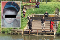 Zoufalé pátrání po Ivánkovi: Potápěči hledají v řece, policie u trati i v zahradách