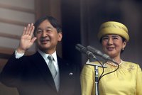 Nový císař Naruhito pozdravil tisíce Japonců. Viděli i císařovnu Masako