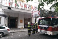 V Praze hořel další hotel. Hasiči evakuovali téměř stovku hostů