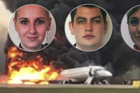 Hrdinové z hořícího letadla: Letušky zachraňovaly cestující, stevard zemřel v plamenech