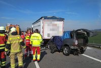 Smrtelná nehoda u Třebenic: Řidič nepřežil střet s náklaďákem