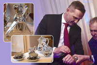 Zemanovy dary odhalili na Hradě: Křišťál i luxusní hodinky, jako dostal Soukup