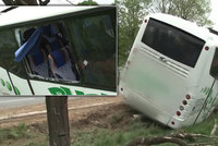 Autobus s dětmi havaroval na Žďársku: Na místě jsou zranění