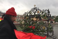 ŽIVĚ: V Praze vrcholí svatojánské slavnosti Navalis. Velká podívaná na Vltavě bude letos bez ohňostroje