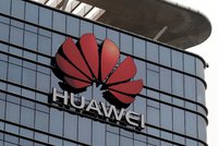 Huawei pomocí „super kamery“ špehuje lidi, mají jasno milovníci konspirací