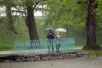 Česku hrozí povodně. Vydatný déšť zasáhne většinu země, sledujte radar