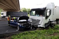 Nehoda zablokovala dálnici D8 u Letňan: Z centra byla hodinu neprůjezdná
