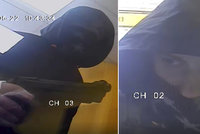 Okatý zloděj s pistolí přepadl směnárníka: Odešel s prázdnou a ještě ho natočila kamera