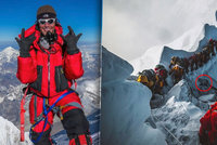 Znepokojující fotografie z Everestu: Mrtvolu kolegy horolezci ve frontě prostě překračovali