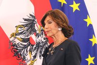 Rakousko vede žena s výrazným krkem. Ve štíhlé vládě vyznává pohlavní rovnost