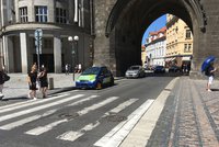 Prašnou bránou průjezd zakázán: Praha 1 chce omezit auta v centru, přibudou i sloupky