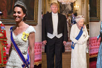 Trump na banket královny přišel v žaketu, Ivanka v nebeské modři a Kate v bílé