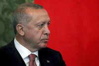 Erdogan drsně účtuje s opozicí. Za pokus o převrat dostalo 151 lidí doživotí