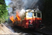 V Košířích hořela lokomotiva. Strojvedoucí zastavil a evakuoval lidi z vlaku