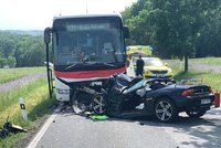 Na Plzeňsku se střetl autobus s osobákem: Šest zraněných