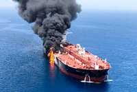 Írán z útoků na tankery viní i Saúdové. Princ volá po zásahu, Teherán vše odmítá