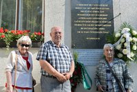 77 let od lidické tragédie: Přeživší „děti“ navštívily v Praze místa spjatá s osudy obyvatel obce