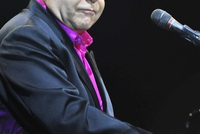 Elton John chytil smrtící infekci: Boj o život na jednotce intenzivní péče