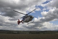 Šest lidí se zranilo při nehodě u Votic: Na místě zasahoval vrtulník