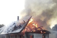 Na Dolní Moravě hořela roubenka: Škody jdou do milionů